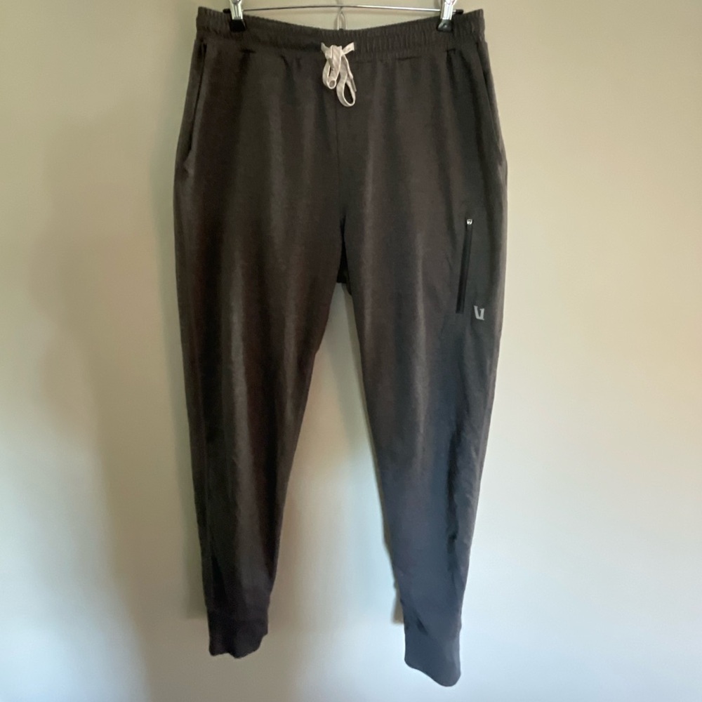 Vuori Men’s Charcoal Heather (Grey) Jogger